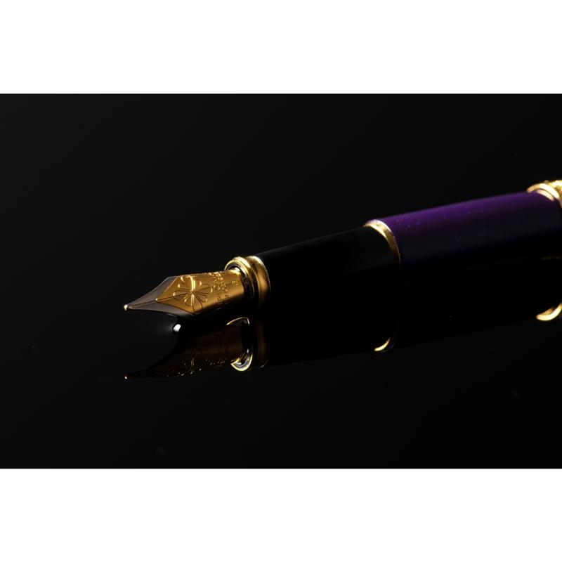 Diplomat Füllhalter Excellence A² violet rain gold 14 kt